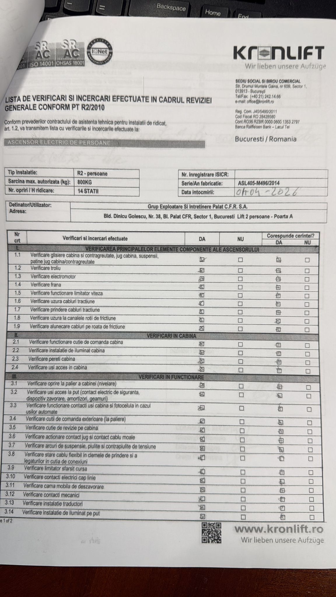 Reprezentanții firmei Kronlift care a făcut revizia susțin că liftul din Ministerul Transporturilor nu s-a prăbușit: „A depășit stația parter, se poate întâmpla să se oprească mai brusc”. ISCIR îi contrazice: „A căzut de la etajul 4”