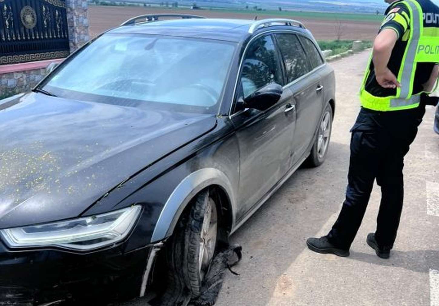 După o răfuială într-o benzinărie din Suceava, un șofer a fugit de Poliție 142 km. Nu l-au oprit nici cele 4 focuri de armă. Cum a fost prins