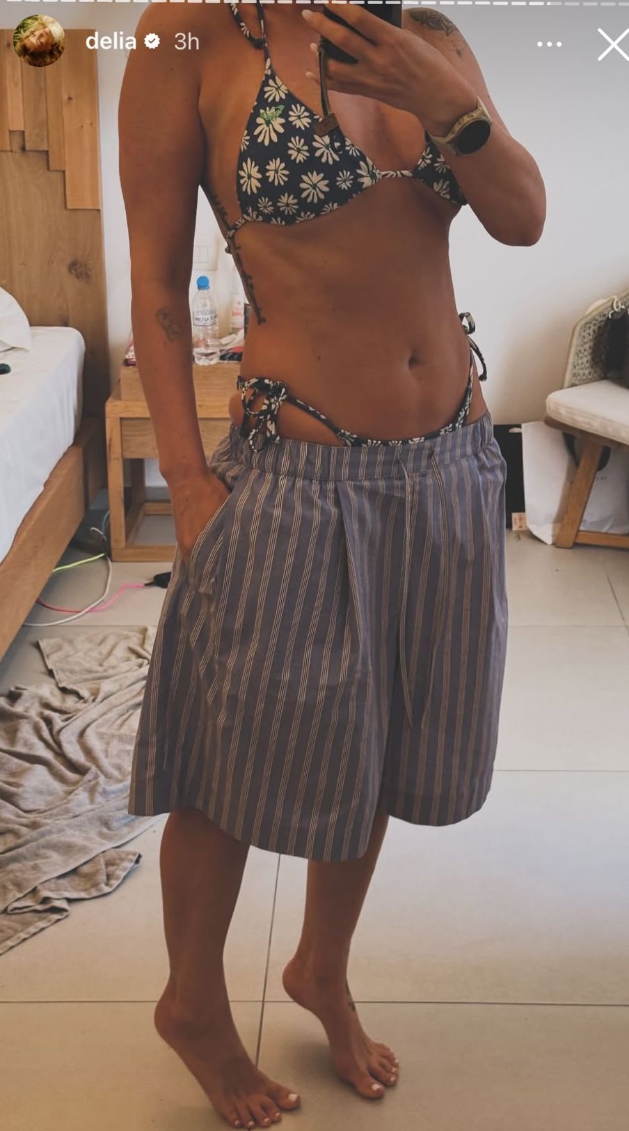Unde a fugit Delia de canicula din România. Imagini incendiare cu artista în costum de baie