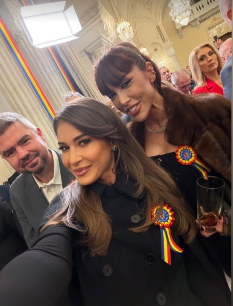 Mirabela Grădinaru, înconjurată de vedete la recepția de la Palatul Cotroceni de Ziua Națională. Partenera lui Nicușor Dan a purtat gri
