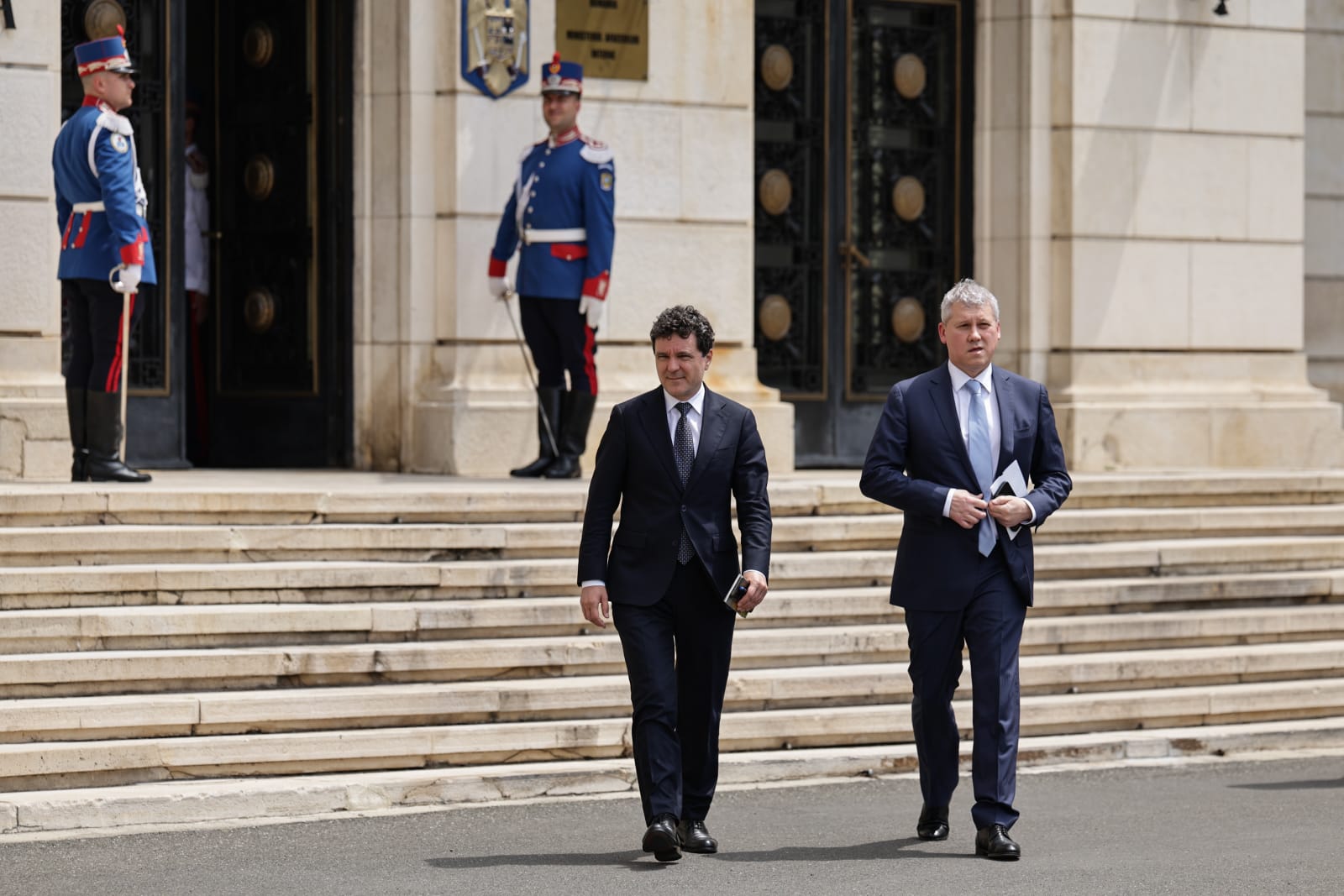 Mesajul transmis de Nicuşor Dan la aniversarea MAI despre violenţa la adresa femeilor și despre consumul de droguri