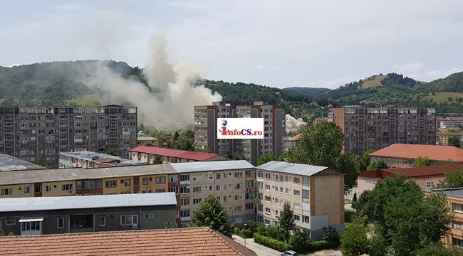 Incendiu violent în Reșița. Un cartier întreg, acoperit de fum