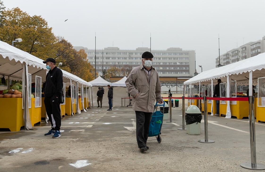 REPORTAJ. Supărarea comercianților dintr-o piață de la marginea Bucureștiului pe aglomerația de la Obor: “I-au văzut pe ei așa și ce au zis, hai să îi închidem pe toți”