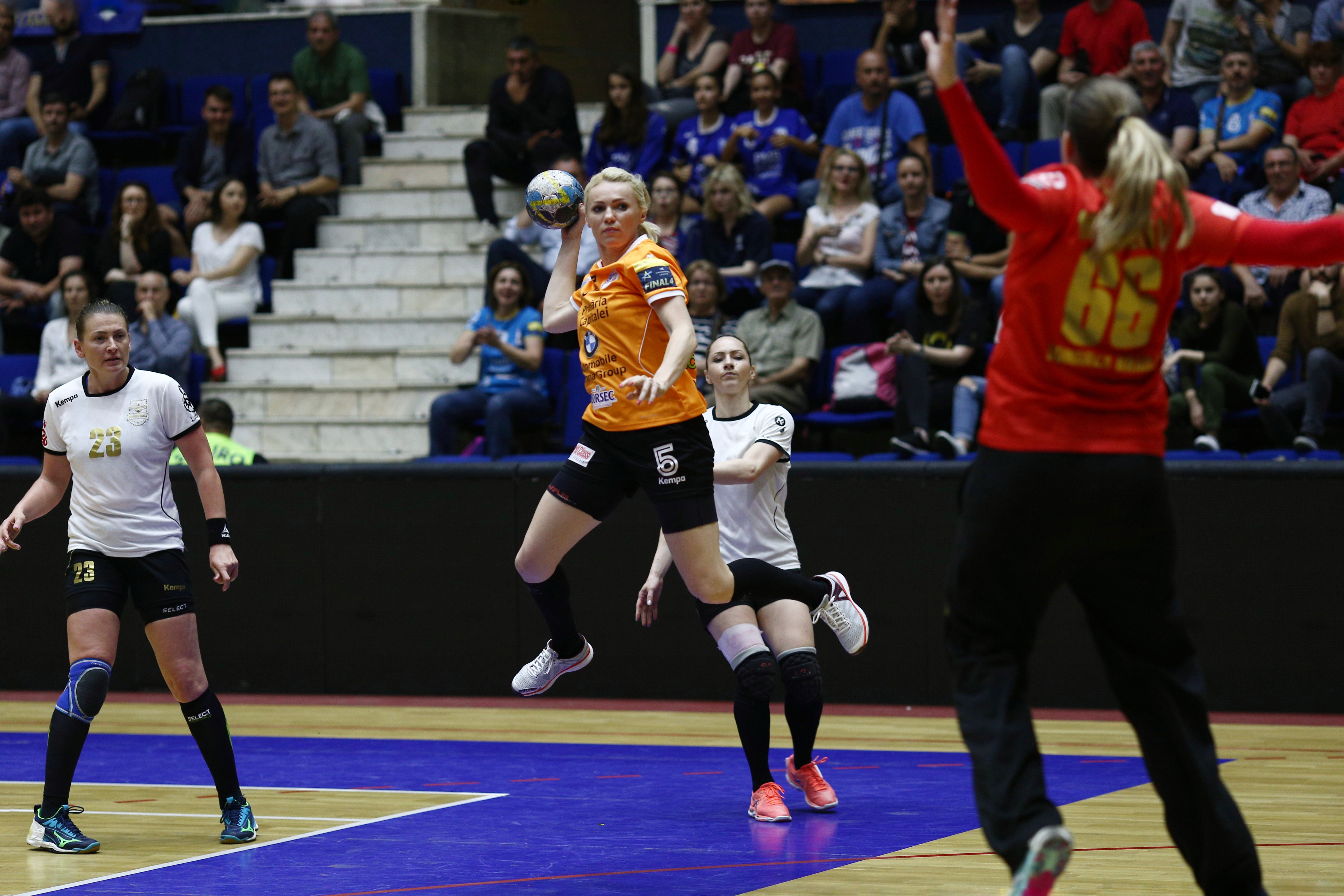 Petrecerea de titlu a handbalistelor CSM București. Au primit medaliile de campioane ale Ligii Naționale de handbal feminin