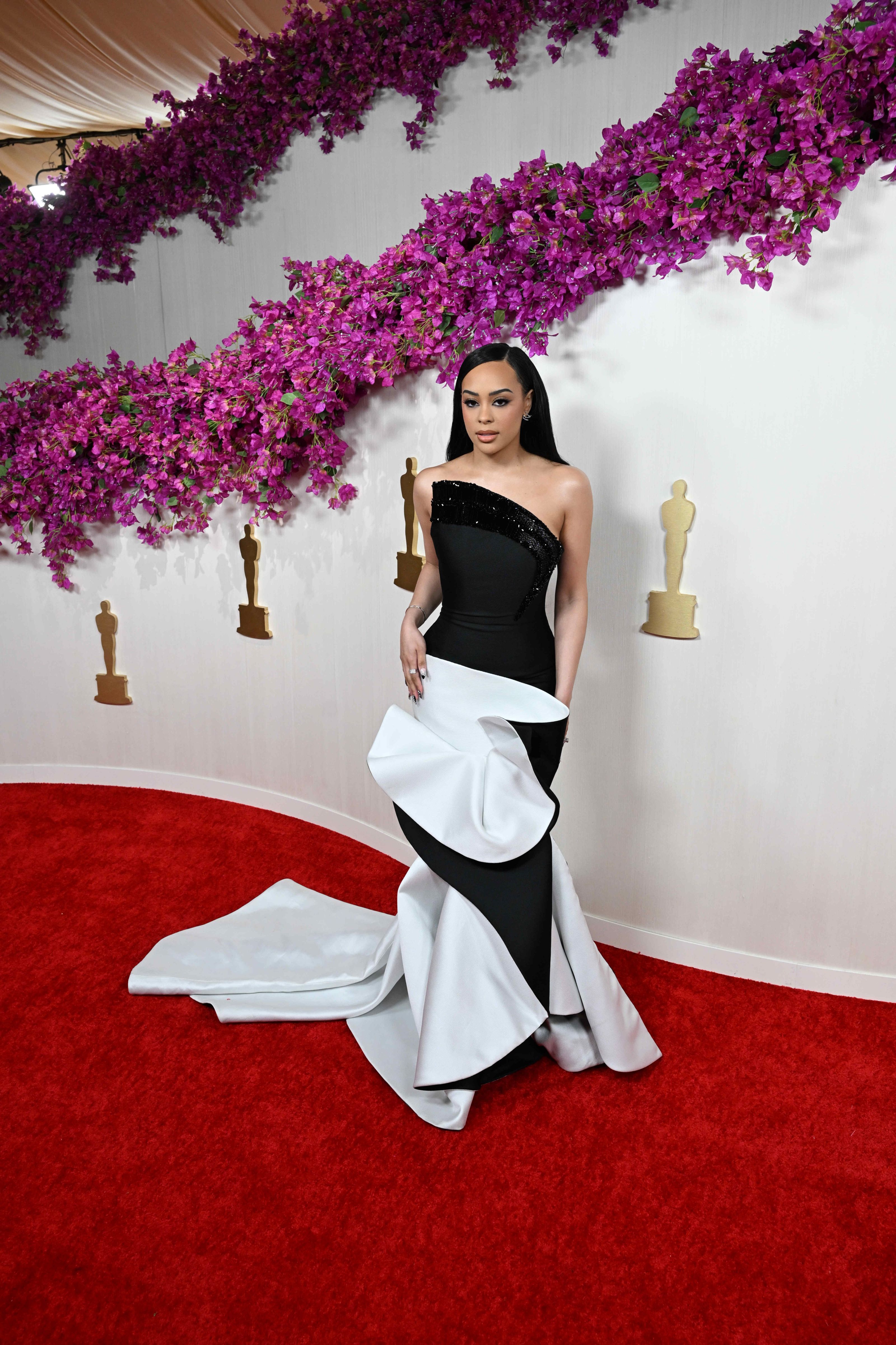 Vedete pe covorul roșu la Premiile Oscar 2024. Ce ținute au ales celebritățile