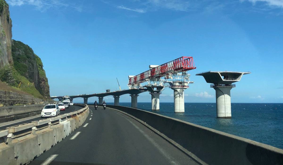Cel mai scump drum din lume costă 200.000.000 de euro fiecare kilometru și este construit deasupra oceanului, ca să nu fie lovit de valuri uriașe de 20 de metri