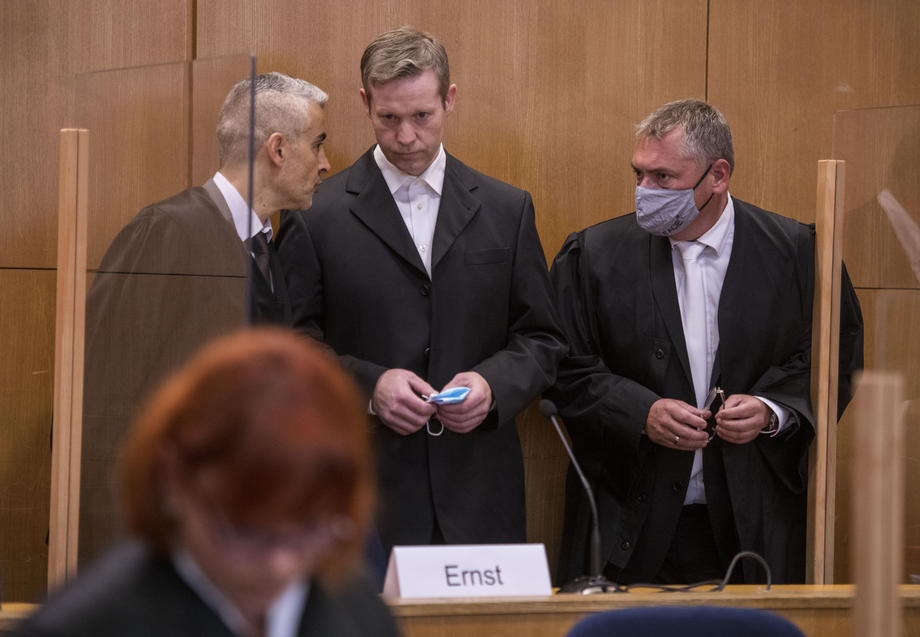 A început procesul în cazul atentatului extremist asupra politicianului german Walter Lübcke. “Se desfășoară la cel mai înalt nivel de securitate”