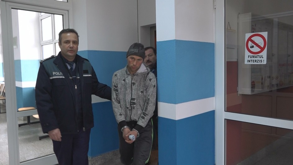 Cioban ucis în Botoşani, din cauza unui câine. Patru bărbați l-au făcut bucăți cu furci și topoare