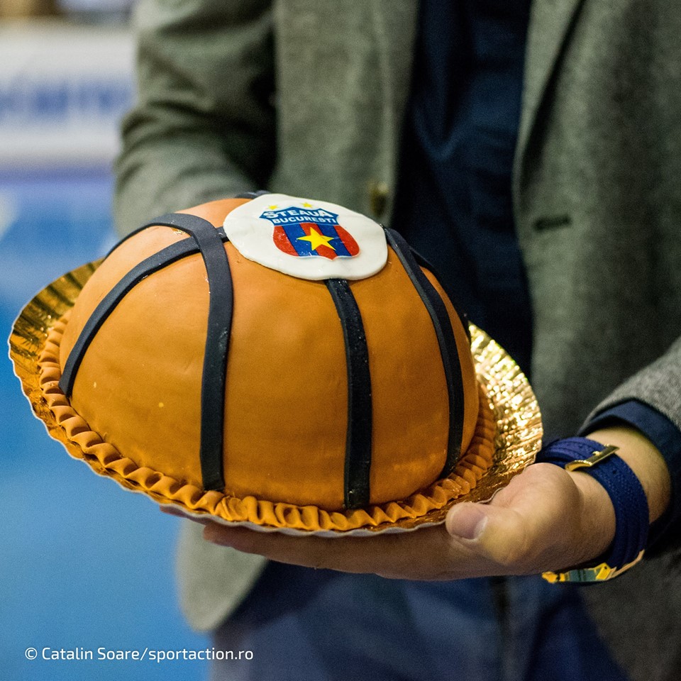 Momente emoționante: Andrei Folbert, inclus în Hall of Fame-ul Stelei. Premiul a fost ridicat de soția Ileana