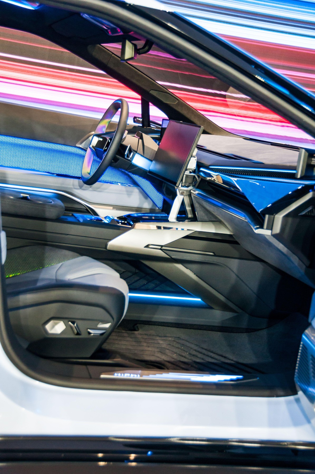 Cum arată „Ferrari-ul chinezesc” electric cu 672 CP și autonomie de 555 km, care a surprins întreaga industrie auto