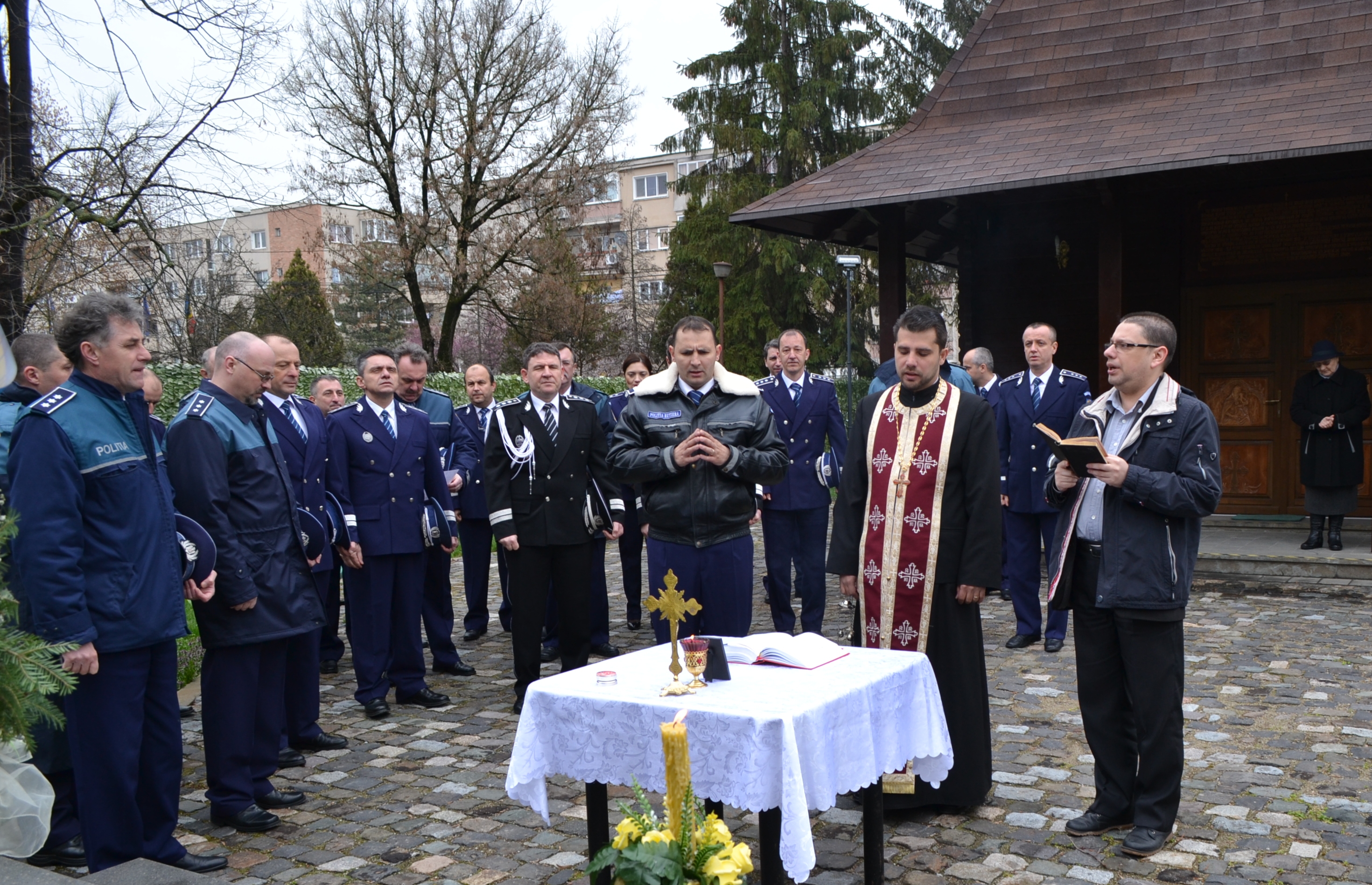 EXCLUSIV/Omul cu două fețe. Preotul-polițist Bogdan Nițu are Biblia într-o mână și Codul Penal în alta - FOTO