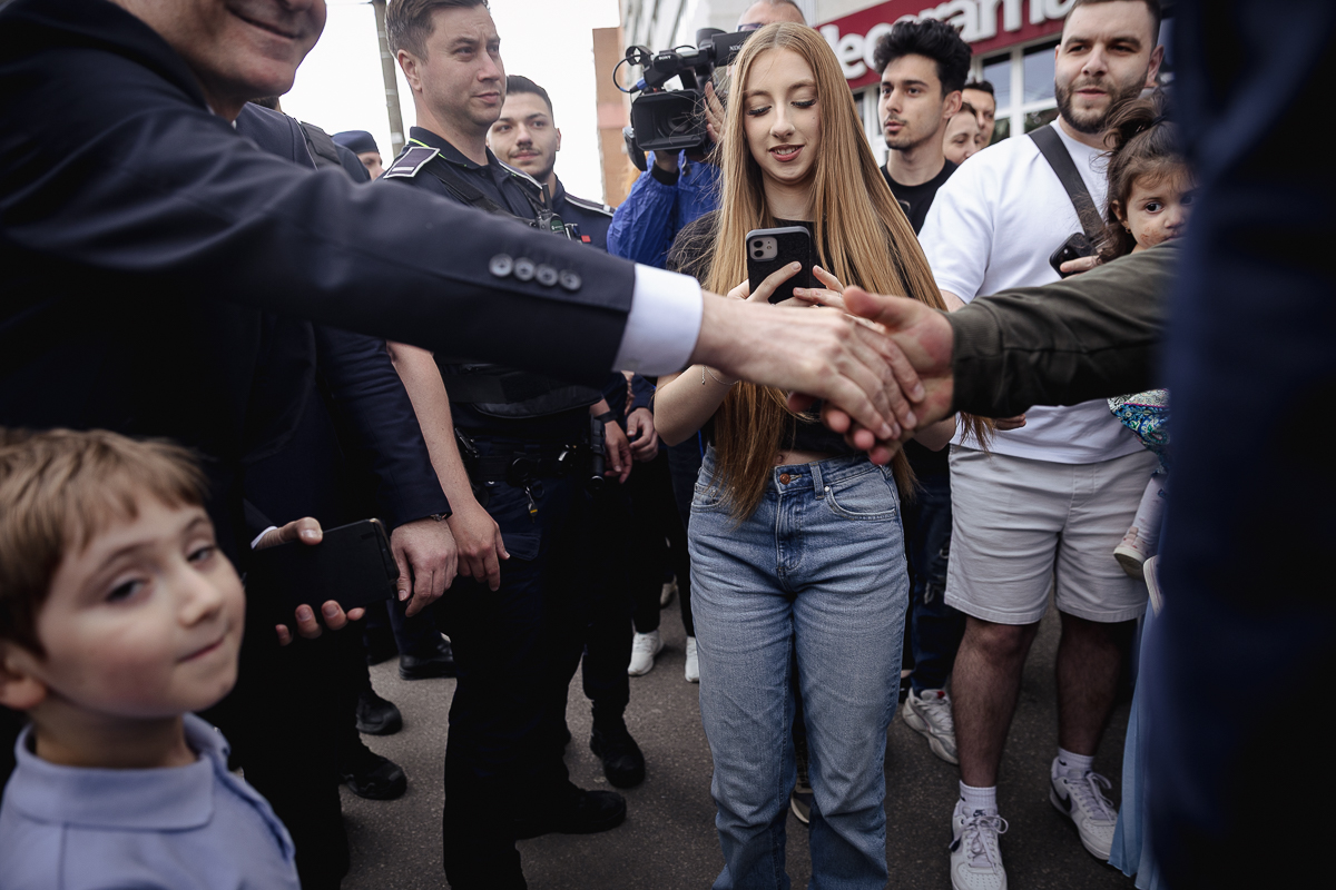 EXCLUSIV FOTO - VIDEO Cum să te adăpostești de drone în Galați. Pasul unu: „Îl cauți pe administrator, că el are cheia”. El sau președintele blocului, mai importanți ca CSAT în astfel de cazuri
