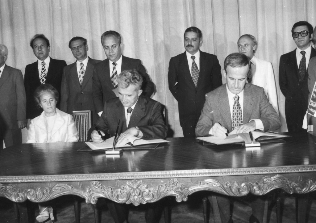 Legătura dictatorilor sirieni cu România. Ceaușescu i-a construit lui Hafez al-Assad o rafinărie, fabrici și stații electrice