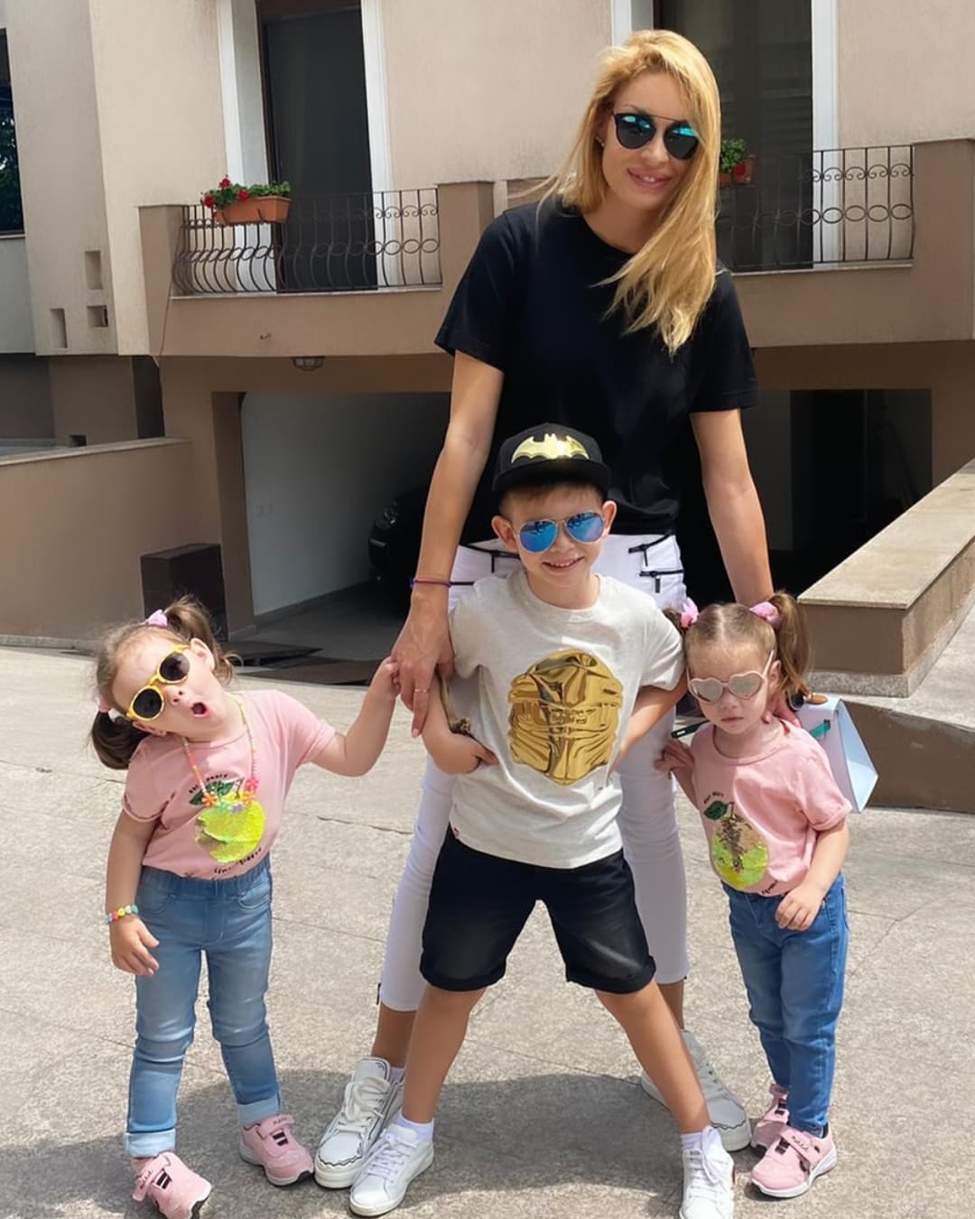 Imagini din casa în care Valentina Pelinel locuiește cu Cristi Borcea. Livingul vilei este spectaculos