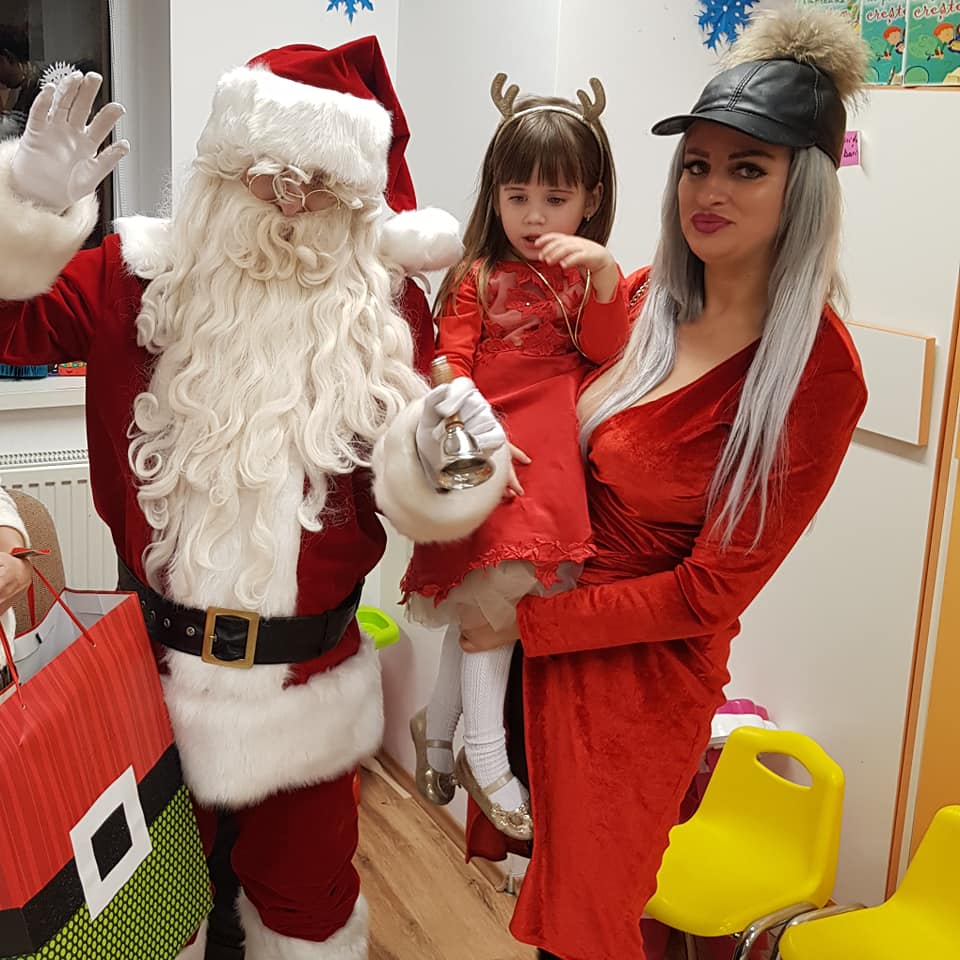 Cum le-a răspuns Sânziana Buruiană celor care au criticat-o că își alăptează încă fetița la 3 ani