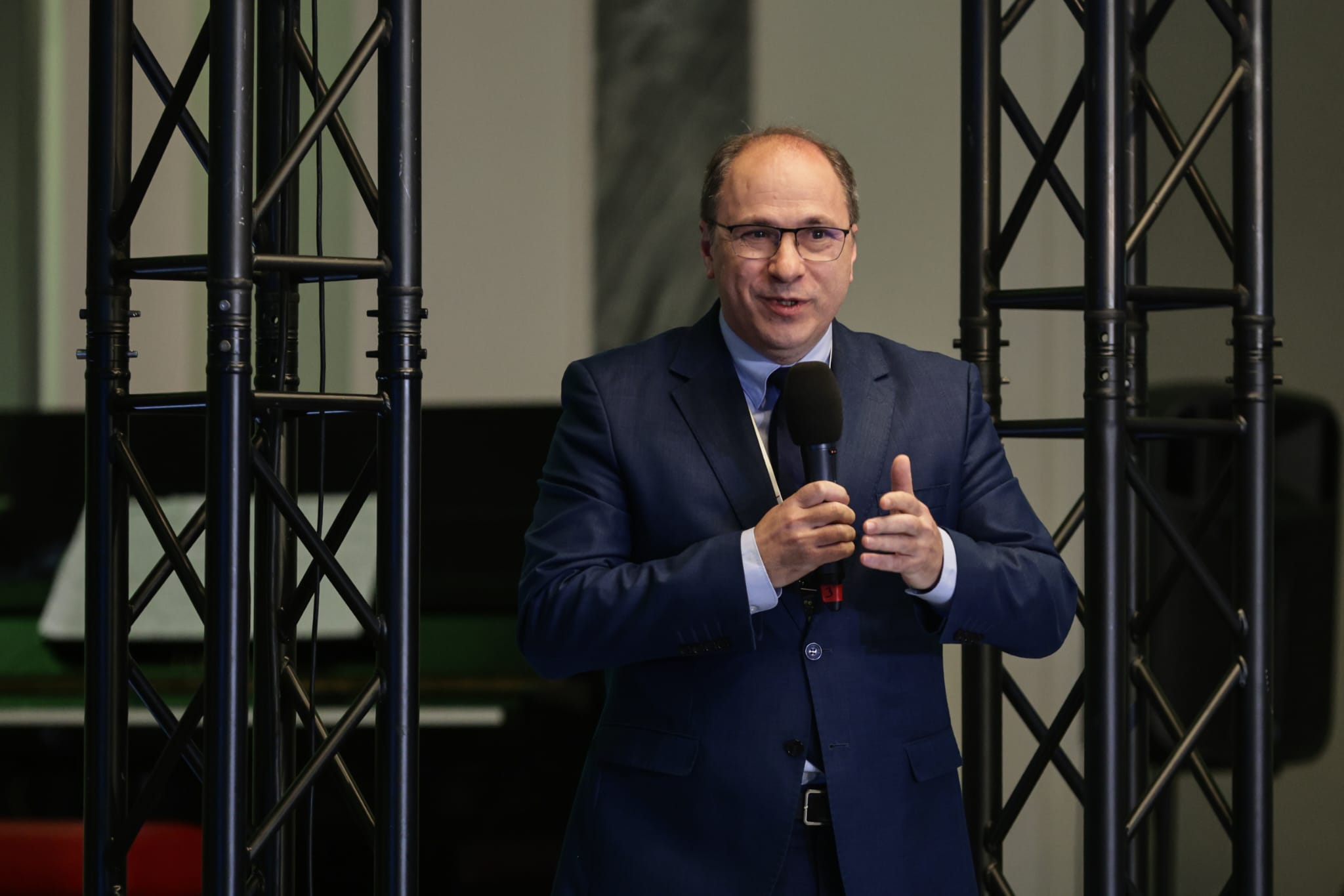 Gala MERITO 2026. Ce a spus ministrul Mihai Dimian despre secretarul de stat Sorin Ion, de toată sala a izbucnit în hohote de râs