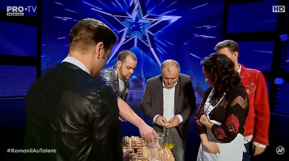 Record mondial la Românii au talent: a băut 125 de ouă crude. Cum au reacţionat Andra și Smiley | FOTO