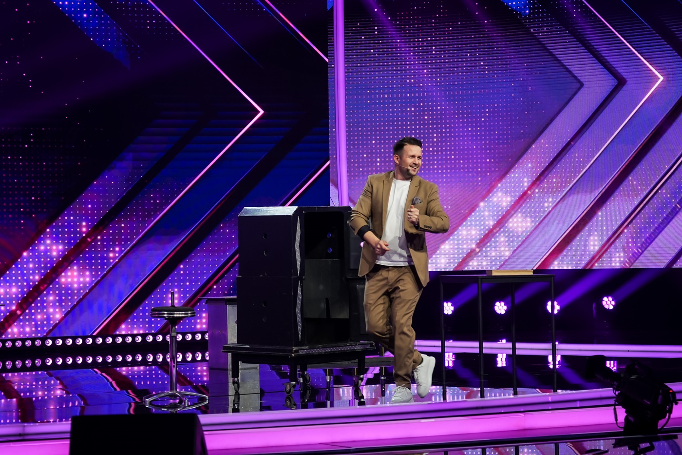iUmor, 7 aprilie. Magicianul Robert Tudor vine cu un supershow de magie, iar Nury Guney îl impresionează pe Cheloo