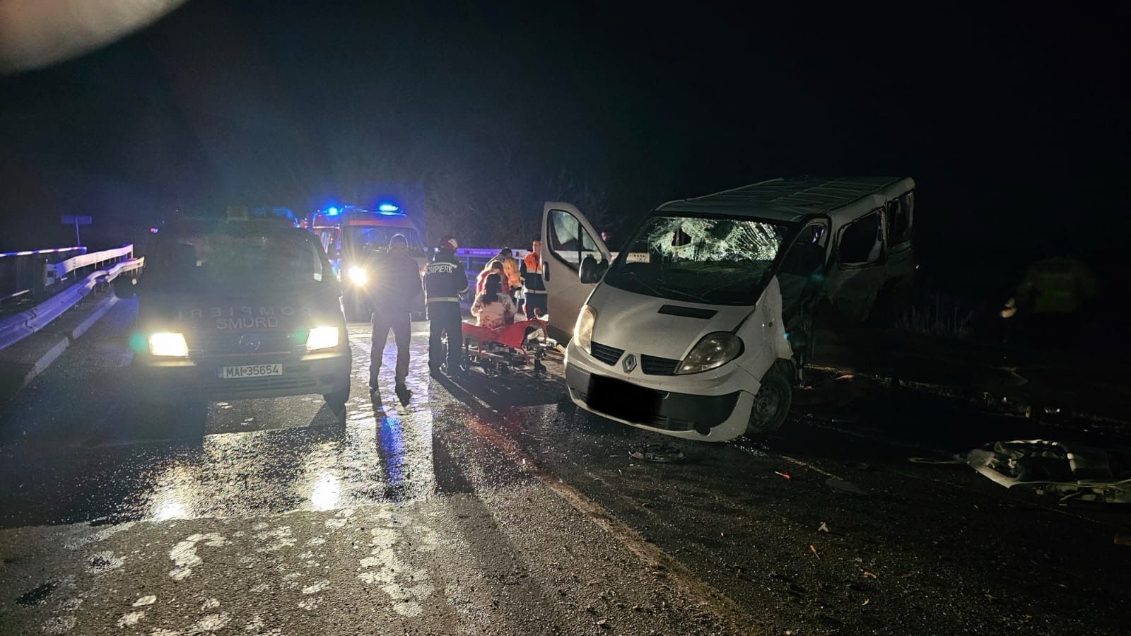 Accident între un microbuz și o mașină cu 7 persoane implicate în județul Sibiu. Autoritățile au activat Planul roșu de intervenție