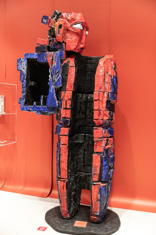 Arta iese din galerii - tineri artiști români, expuși într-un mall din Capitală. Alexandru Rădvan, curatorul expoziției „Young Blood”: „Arta nu e ceva ce trebuie băgat pe gât. Are doar nevoie de puțin spațiu”