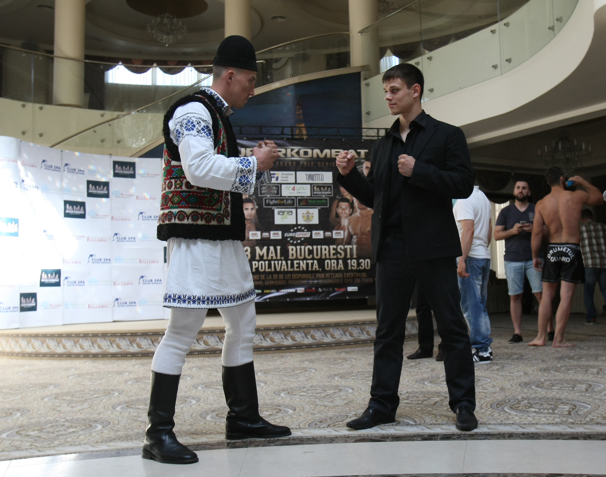 Luptătorii de la Superkombat București au trecut cu bine de proba cântarului oficial / GALERIE FOTO