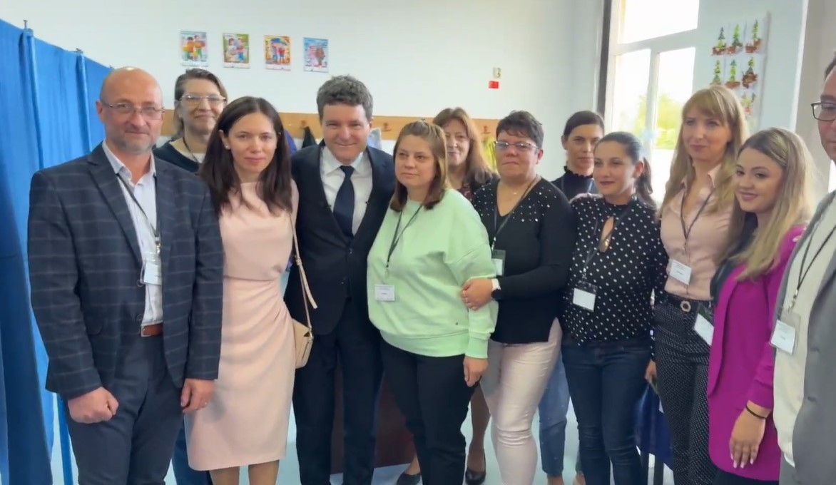 Ce a spus Iulia Albu despre ținuta purtată în ziua votului de Mirabela Grădinaru, partenera lui Nicușor Dan