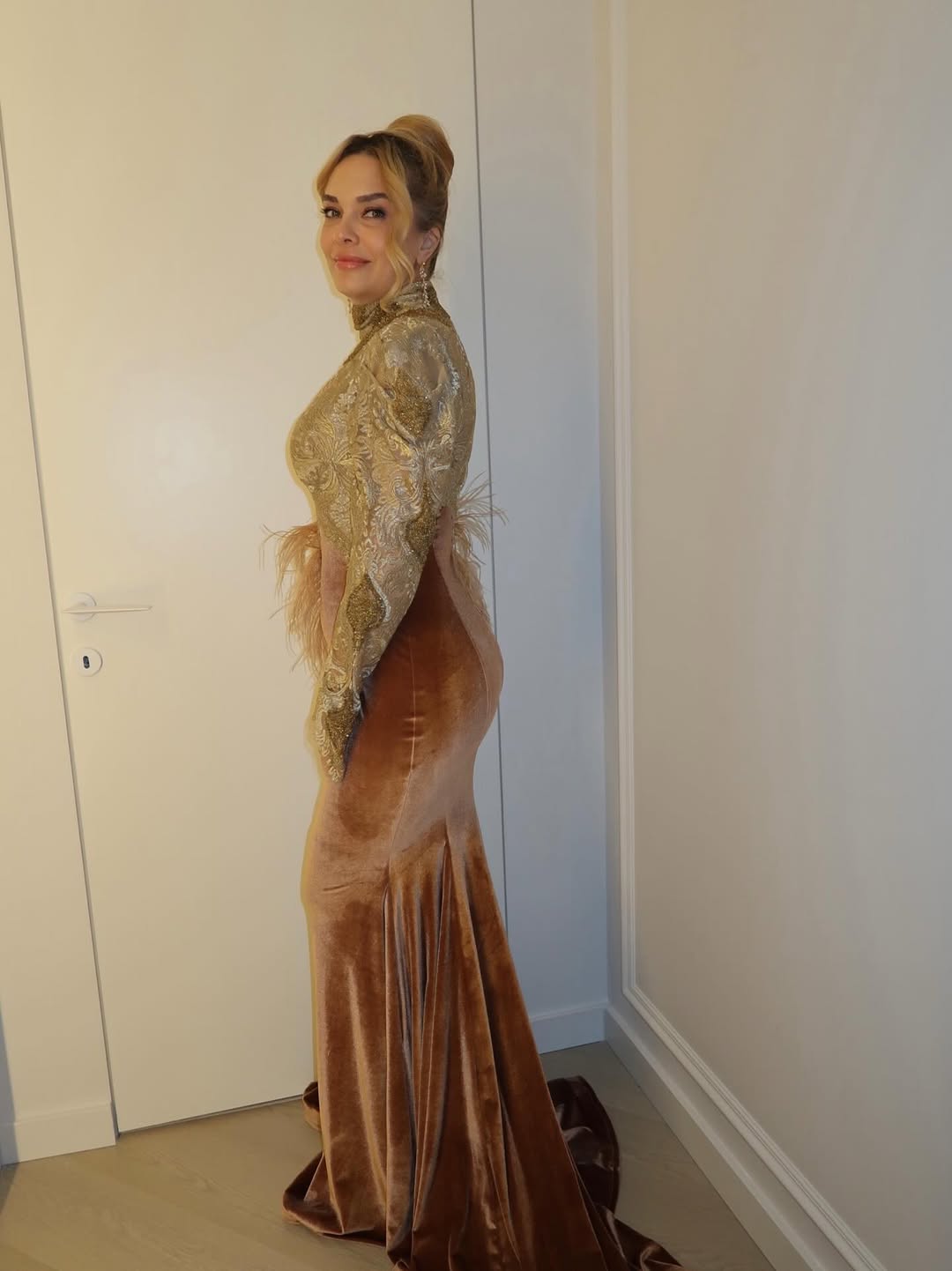 Imagini cu vedetele la Balul Mascat Bridgerton. Adelina Pestrițu și Nicole Cherry au atras atenția cu ținutele spectaculoase