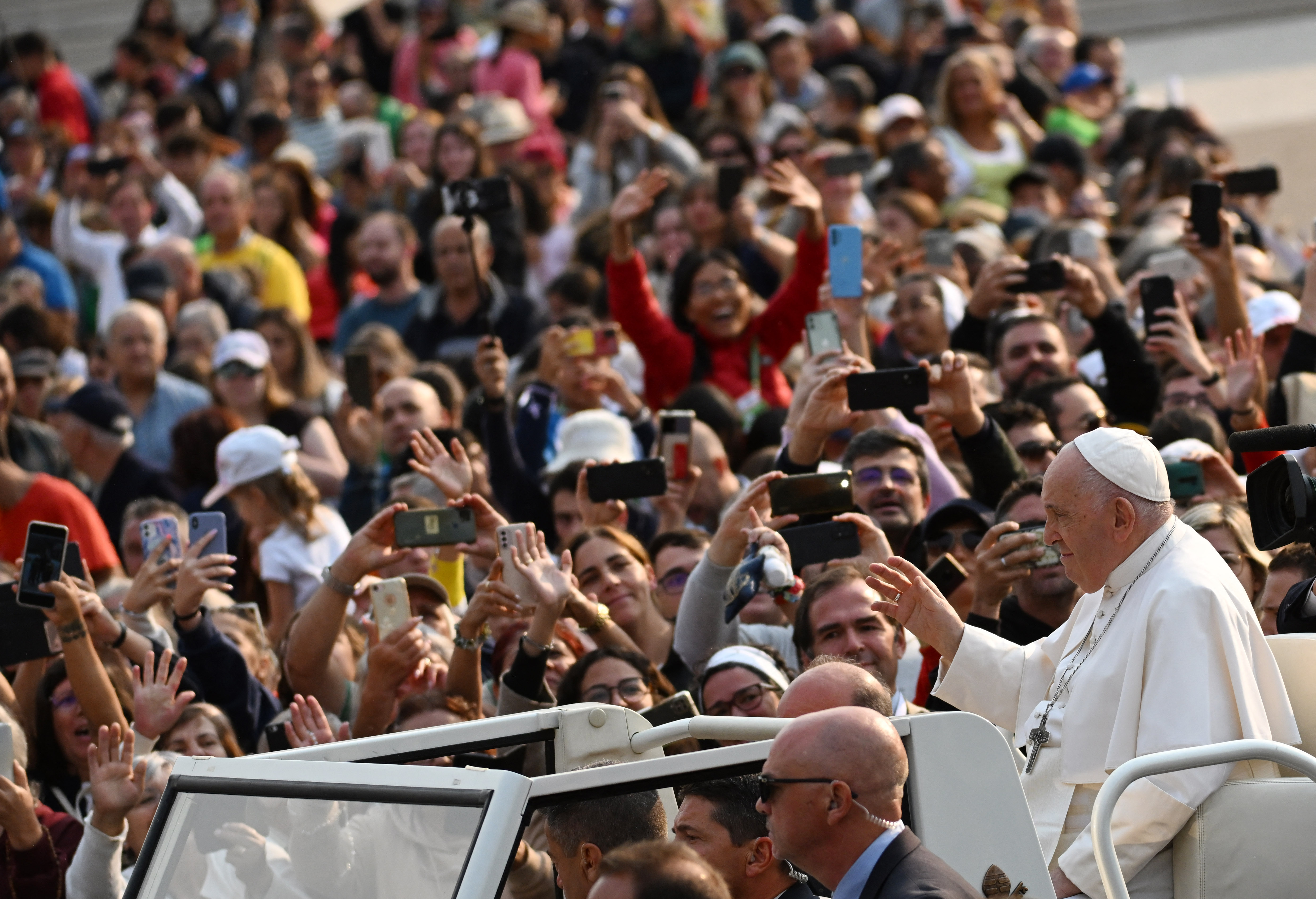 1,5 milioane de oameni s-au rugat alături de Papa Francisc, în Lisabona, în ultima zi a vizitei sale. VIDEO
