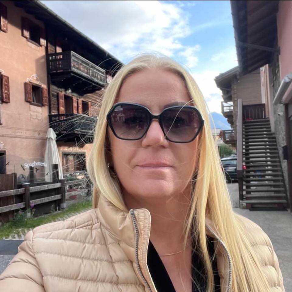 Eva Tofalvi, singurul sportiv român care a câștigat o etapă de Cupă Mondială la biatlon, are pensiune la Harghita-Băi: „Nu am câștigat ca fotbaliștii, dar sunt mulțumită”