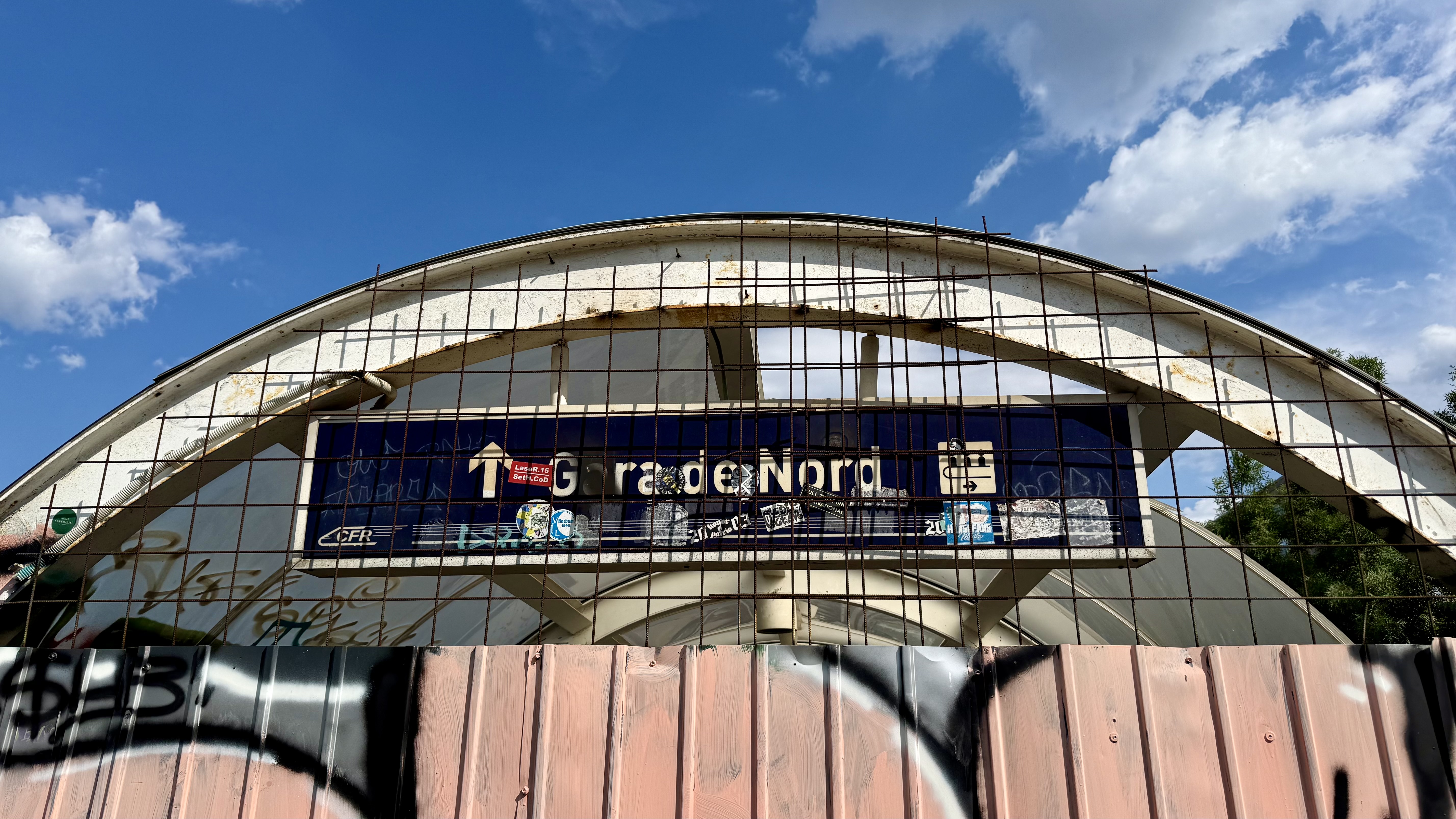 Cum ne-am bătut joc de 2.500.000 de euro. Ruina din București care a funcționat câteva luni va fi demolată
