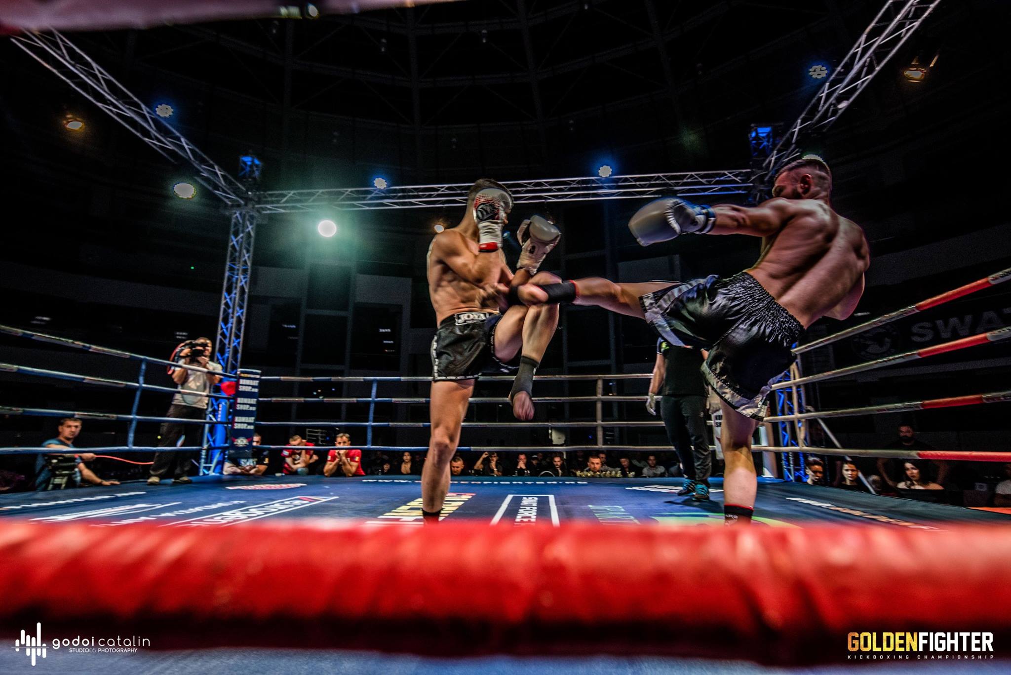 Meciuri spectaculoase la Golden Fighter Craiova. Centura intercontinentală WKU a fost câștigată de Adrian Mitu FOTO&VIDEO