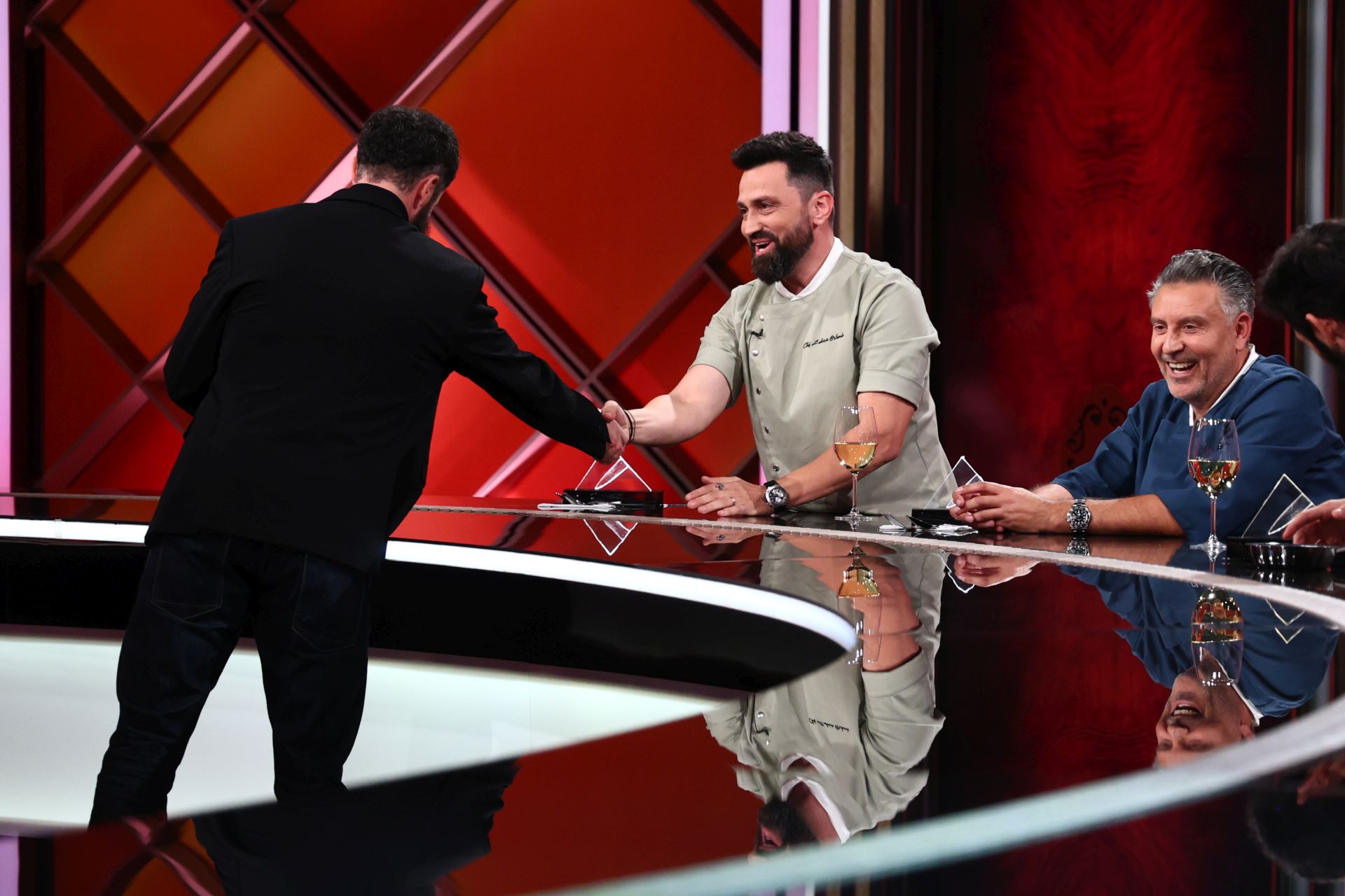 Ce audiență a avut premiera „Chefi la cuțite” 2025, sezonul 15. Diseară, o celebră prezentatoare de la Observator îi va juriza pe cei patru chefi
