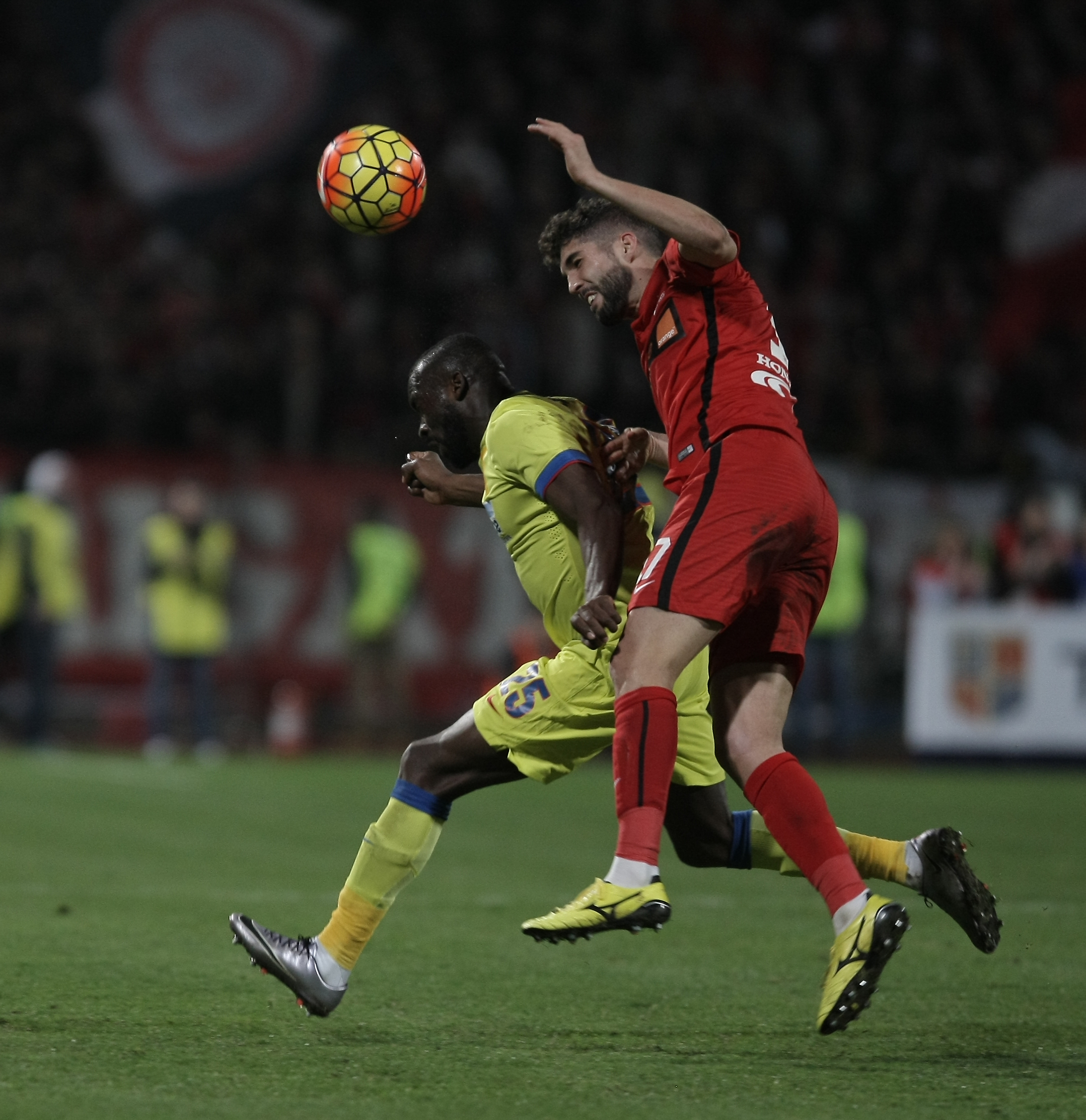 Cupa României, semifinale (tur): Dinamo - Steaua 0-0 ^"Câinii roşii" au cerut două penalty-uri, Stanciu a ţintit bara! / FOTO & VIDEO