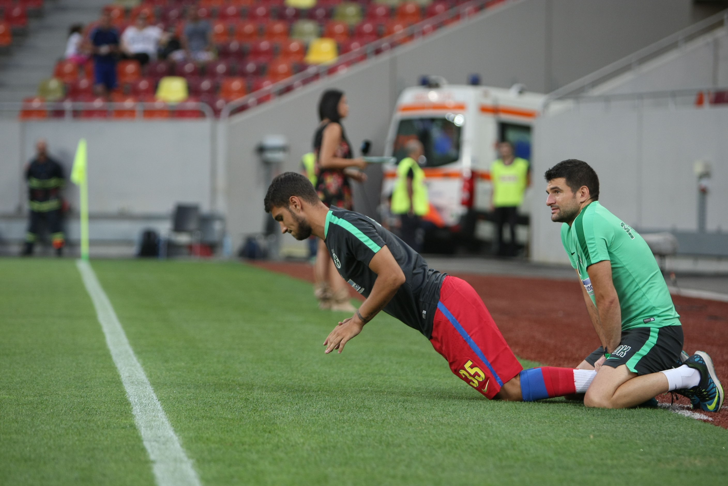 LIGA I: Steaua - CFR Cluj 1-1. Transversală Vitor Bruno! A egalat Tudorie! Roș-albaștrii au avut și ei o bară, în start, apoi a marcat Tiago. Echipa lui Rădoi se chinuie, Partizan Belgrad se distrează în Serbia! Patronul a făcut baie de mulțime/ GALERIE FOTO