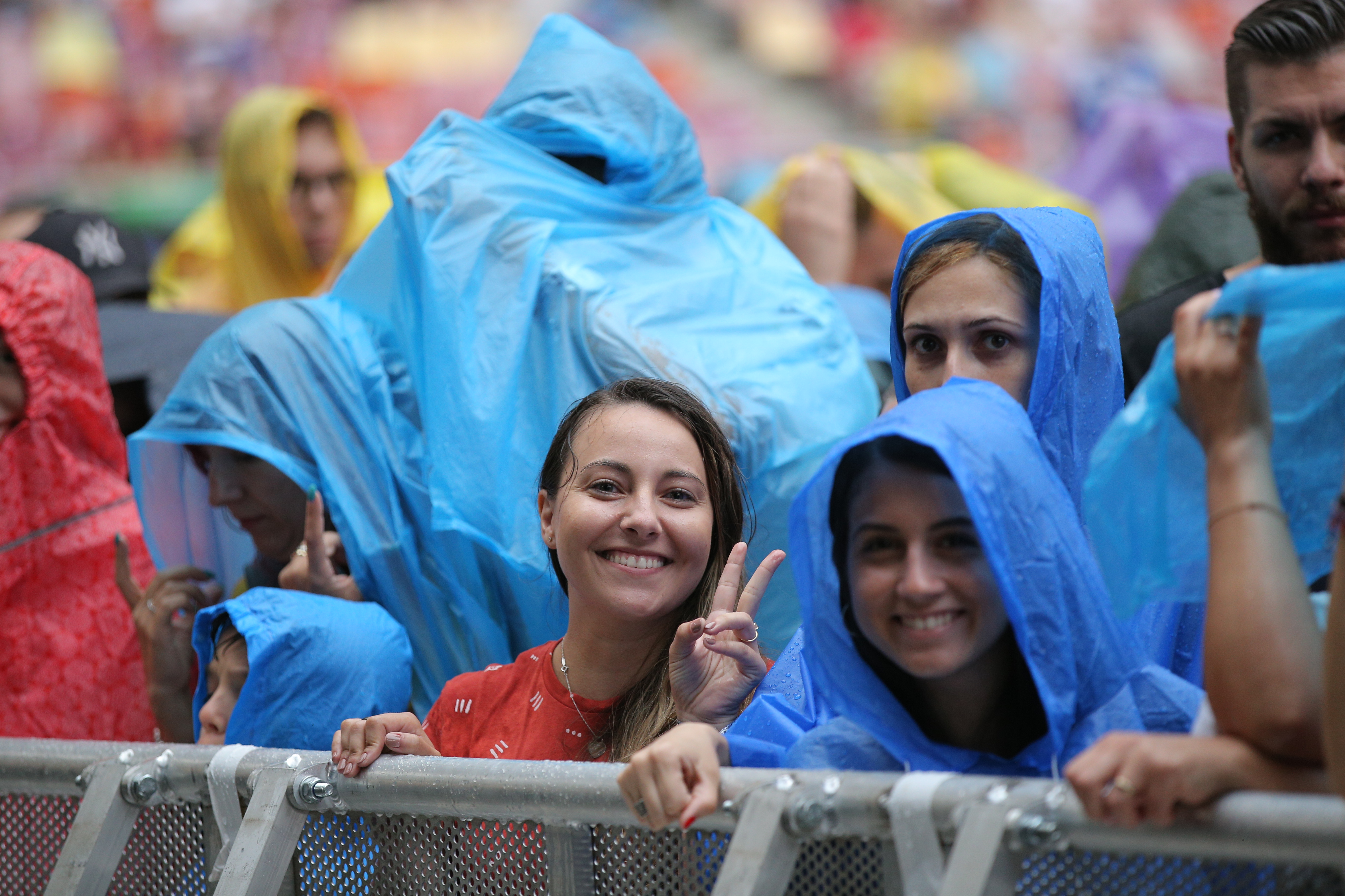FOTO | La concertul de la Arena Națională, Ed Sheeran a purtat tricoul de 250 de lei al naționalei de fotbal a României
