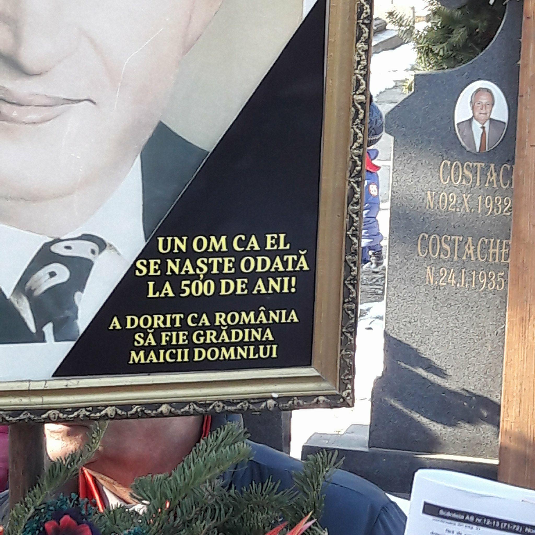 Nicolae Ceaușescu ar fi împlinit 100 de ani. Zeci de nostalgici s-au adunat la cimitirul Ghencea / FOTO