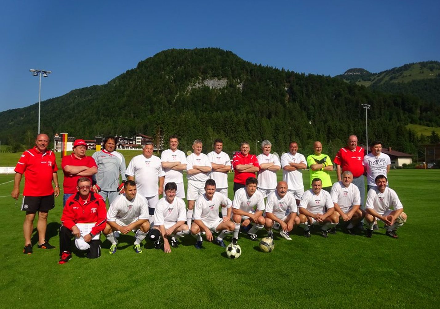 Fuga lui Ioan Țîrban. Fostul fotbalist de la UTA și de la Rapid a ”evadat” din România comunistă, ca să-și salveze fetița de la moarte