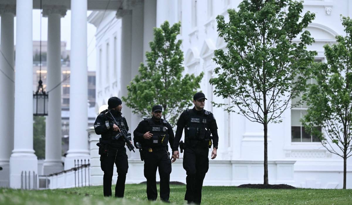 Atac armat la Casa Albă: un bărbat înarmat care susținea că este Iisus Hristos a fost ucis de agenții Secret Service