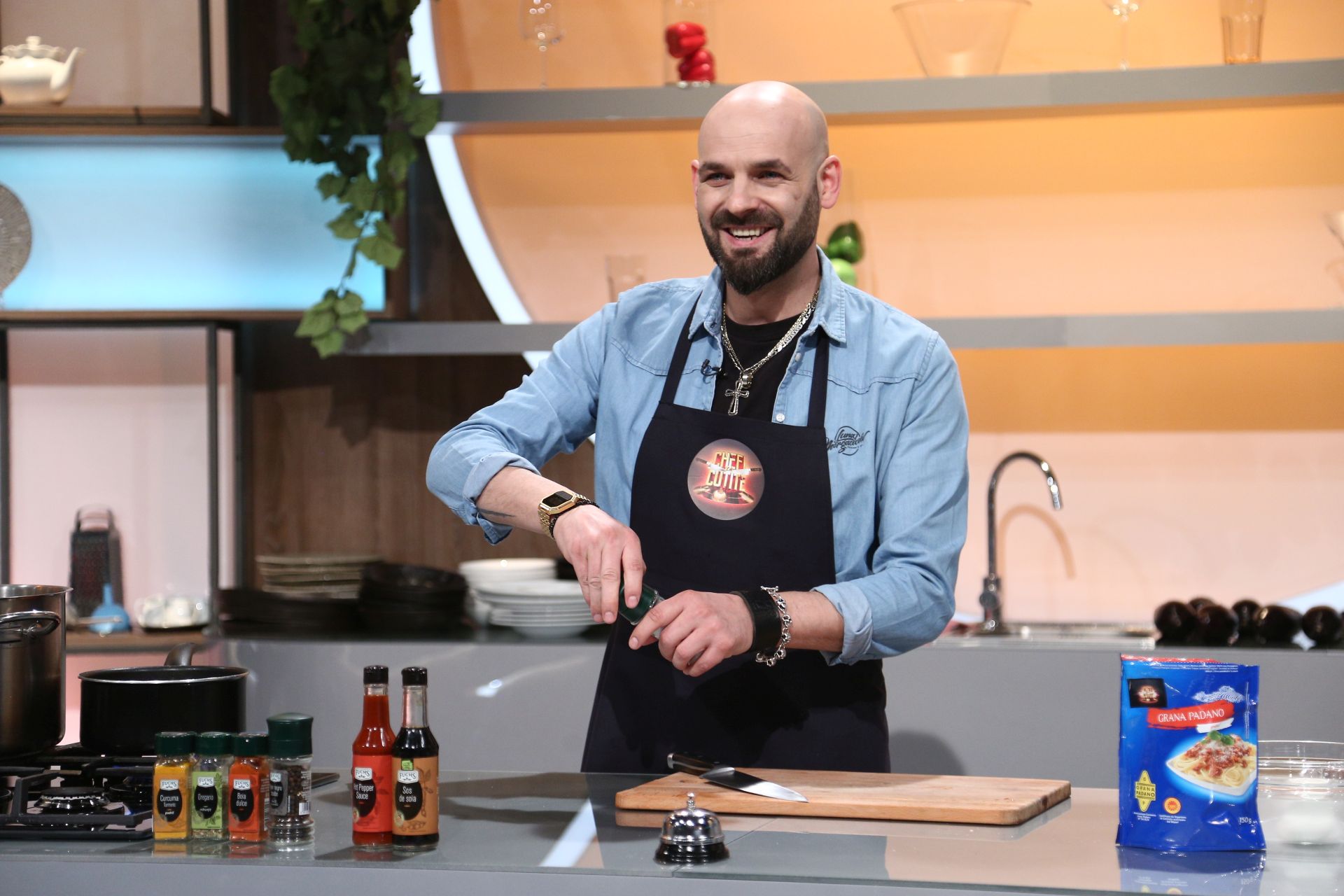 Nosfe și soția lui, Mădălina Crețan, au participat la "Chefi la cuțite" sezonul 10. Imaginile vor fi difuzate în această seară, la o zi de la moartea artistului