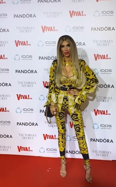 Viața extravagantă a Ralucăi Bădulescu: „Prefer să mănânc covrigi și să îmi cumpăr piese vestimentare scumpe”. Are 47 de ani