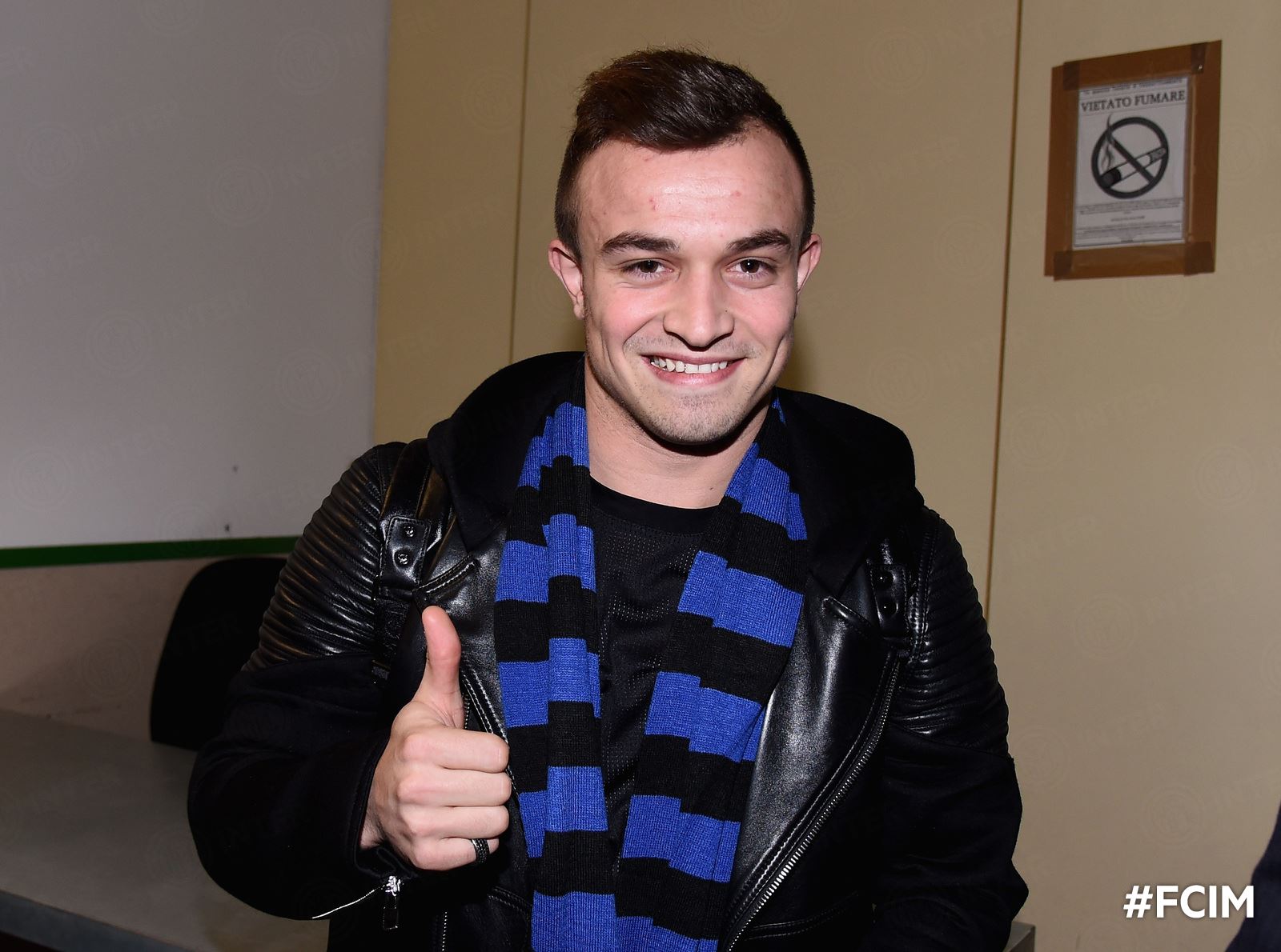 Nebunie în Italia! Shaqiri a fost scos cu bodyguarzii din aeroport / GALERIE FOTO