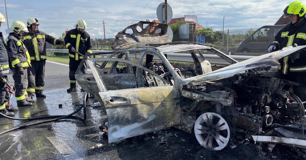 Mașina unei familii de români cu copii mici a luat foc în mers, pe autostradă, în Ungaria: „Au încercat să-l calmeze”. VIDEO