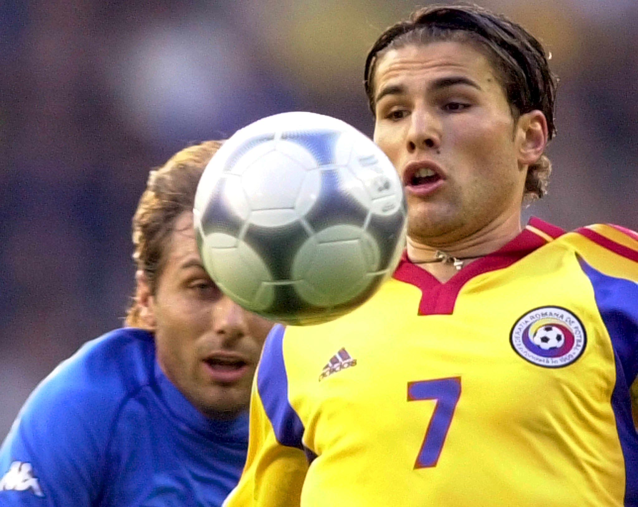 Ladislau Bölöni critică transferul lui Adrian Mutu la echipa lui de suflet, ASA Tîrgu Mureș. ”Nu cred că poate fi de folos, dar să dea Dumnezeu să mă înșel”. Dacă prinde Euro 2016, atacantul de 37 de ani ar putea deveni cel mai bătrân tricolor prezent la un turneu final / EXCLUSIV