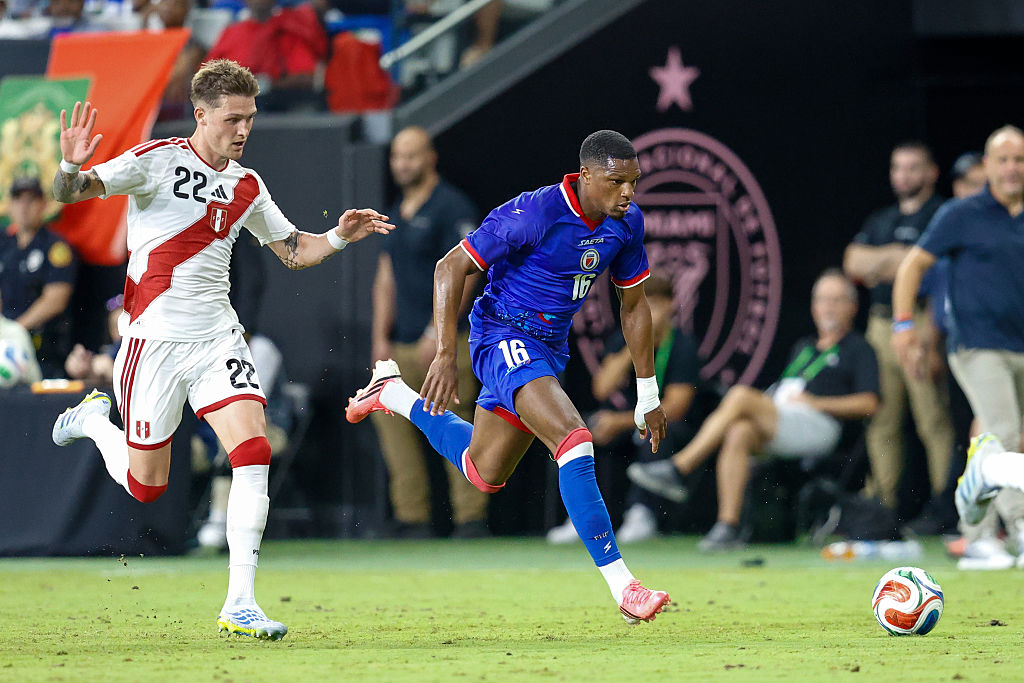 Elképesztő indok miatt, napokkal a foci-vb kezdete előtt tiltotta be a FIFA az egyik válogatott mezét