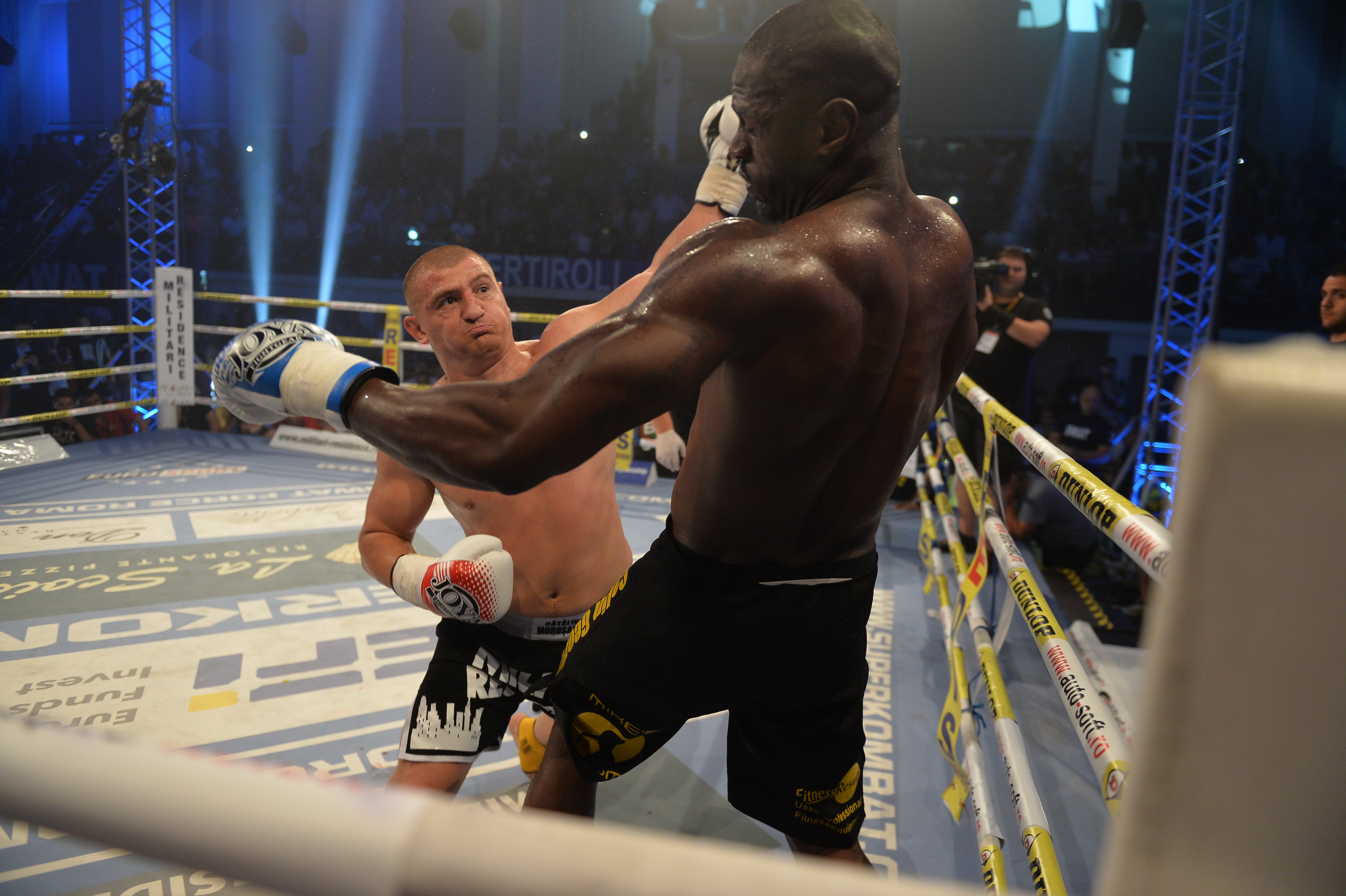 SUPERKOMBAT CONSTANȚA: Cătălin Moroșanu l-a distrus pe gigantul de 2,07 metri / REZULTATE & GALERIE FOTO & VIDEO