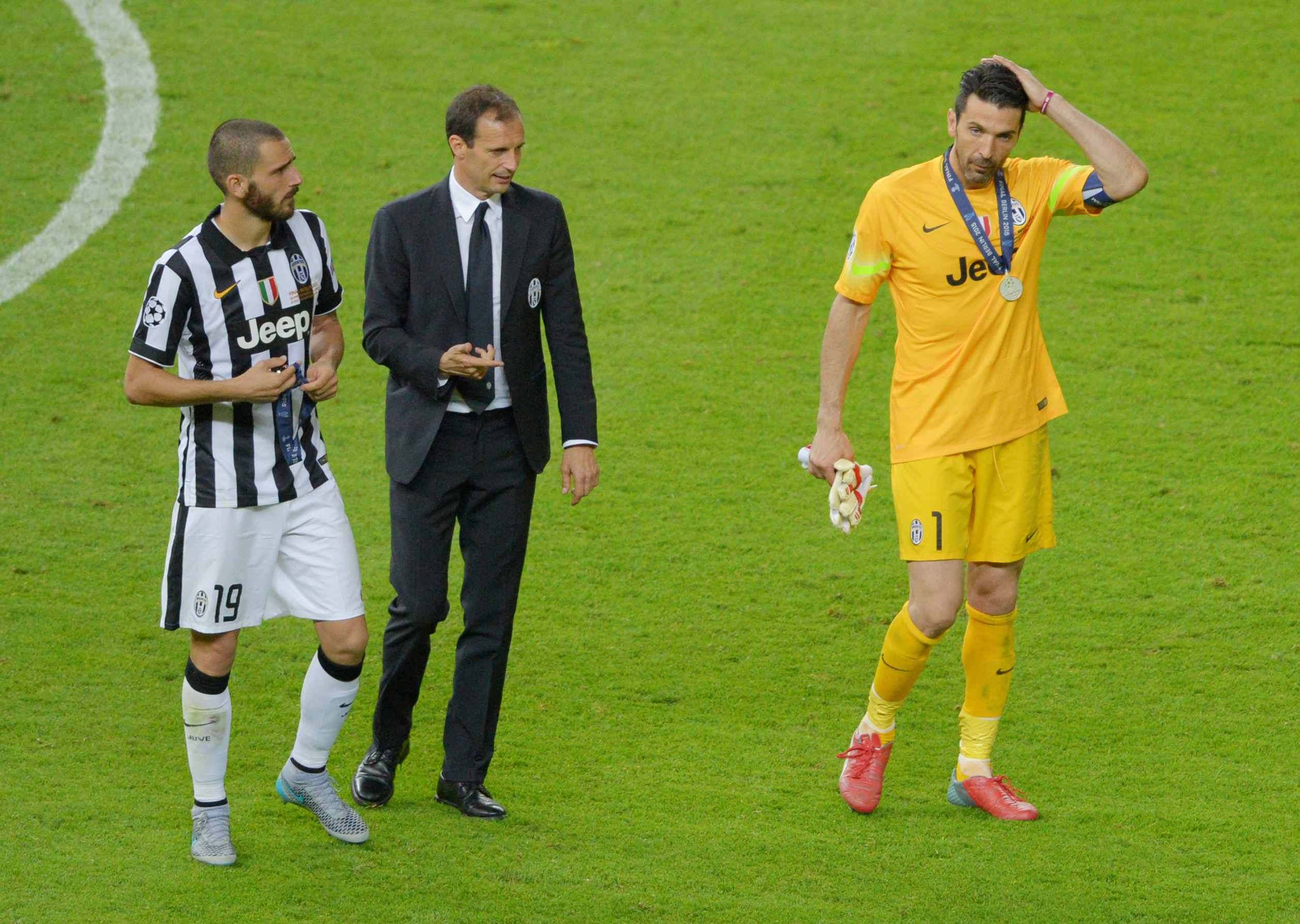 Juventus, aşteptată de sute de fani la revenirea la Torino / GALERIE FOTO&VIDEO
