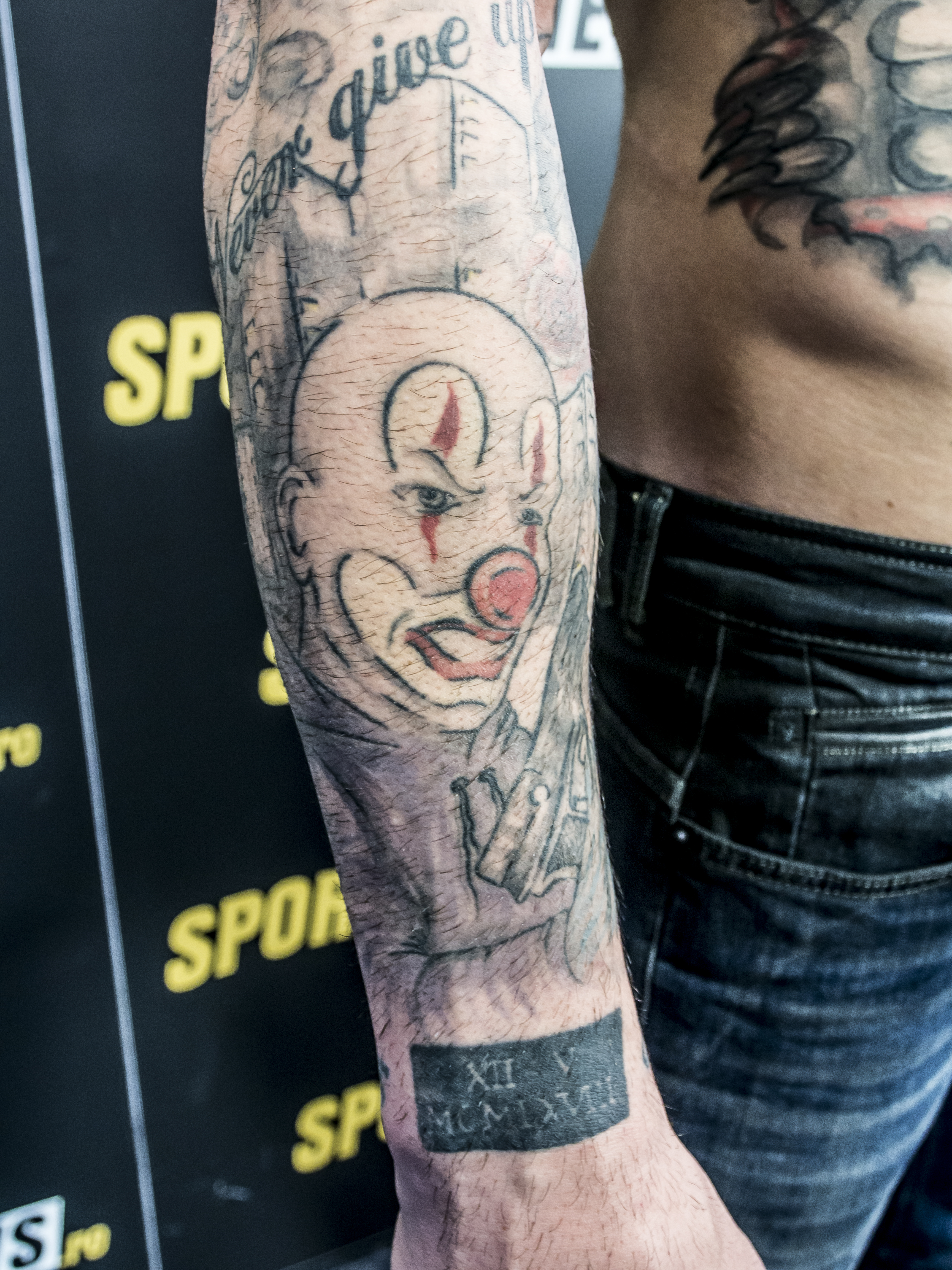 Bogdan Stoica îşi sperie adversarii cu tatuajele / GALERIE FOTO
