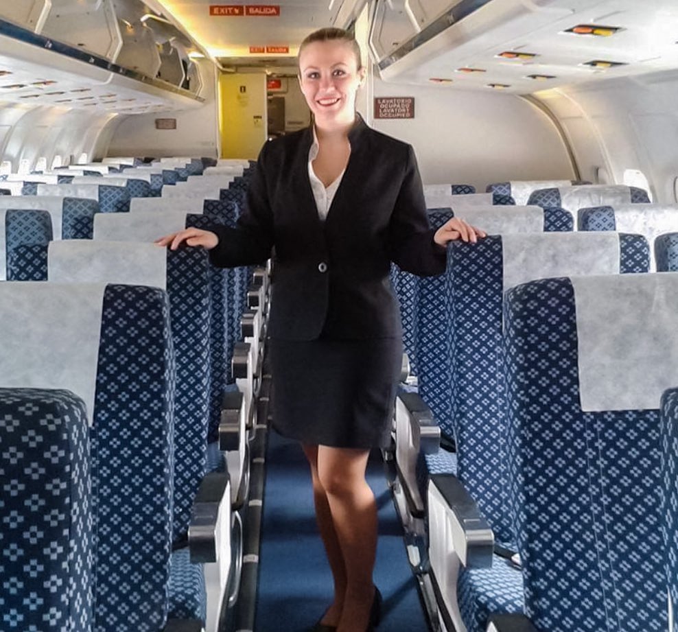 Stewardesa Barbara, despre experiențele nebunești din avion: „I-am pus o mască pentru ochi și l-am acoperit cu o pătură, pentru a face situația cât mai discretă”