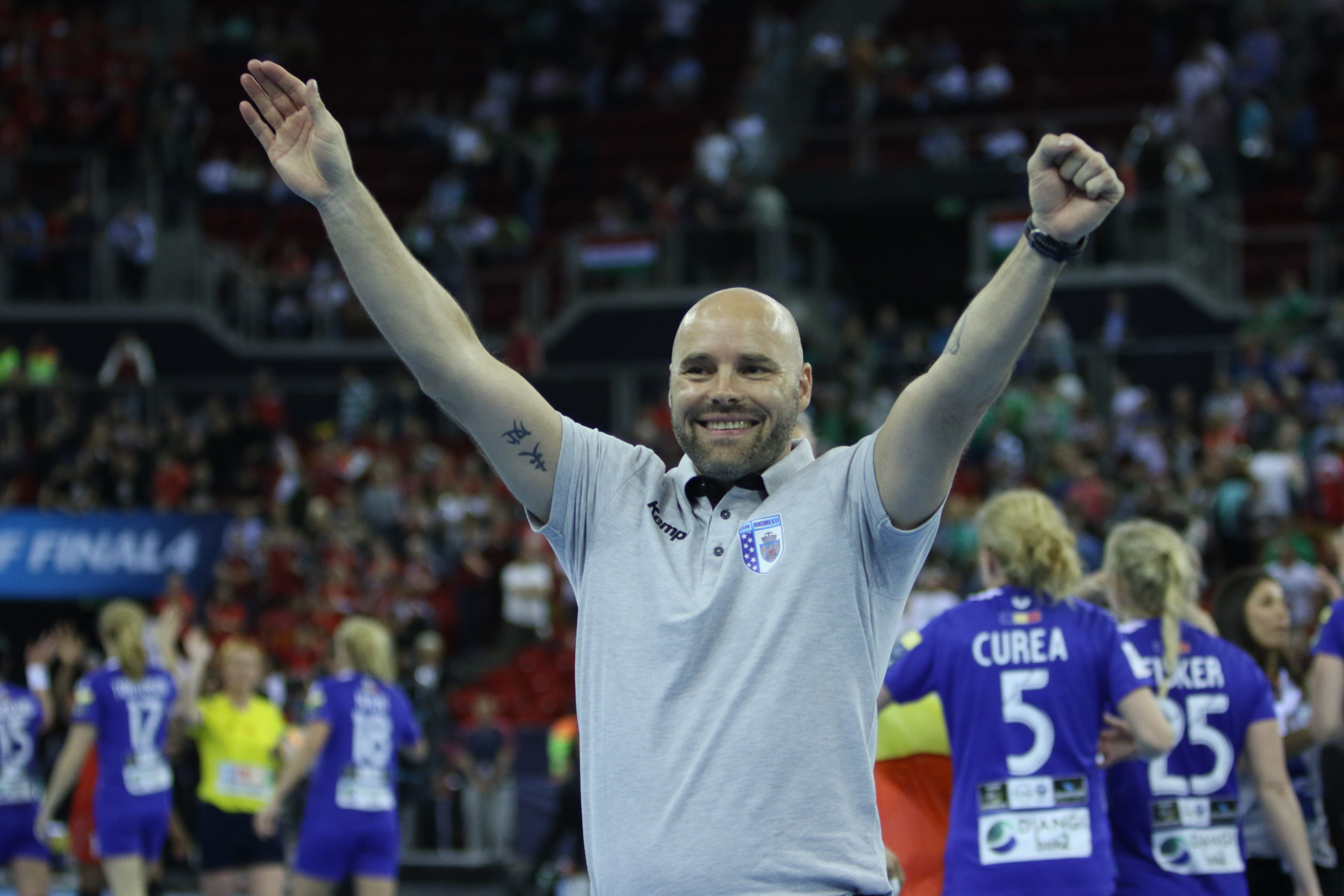 CSM București a sărbătorit calificarea în finala Champions League alături de sute de suporteri veniți la Budapesta! Reacții FOTO