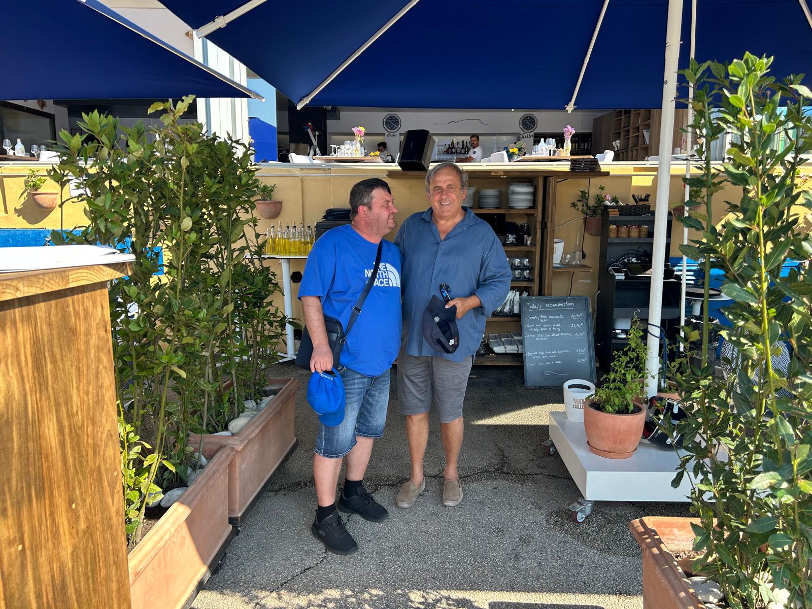 Libertatea a vorbit cu legendarul Michel Platini, care s-a retras la Cassis, pe malul Mediteranei. Cât costă să mănânci la restaurantul marelui „Platoche”